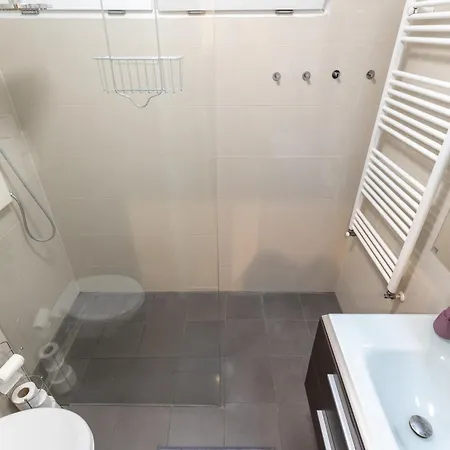 Gems Of - Ruby Unit Daire